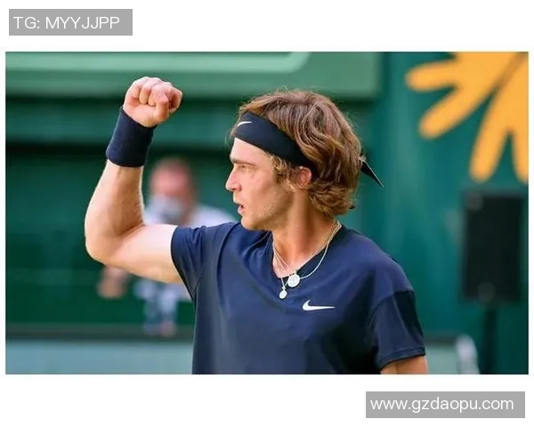 洛克伦与亨克激战正酣比分胶着双方争夺胜利的精彩瞬间